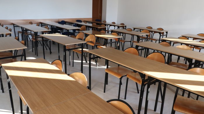 scuola in campania si torna tra i banchi il 13 settembre