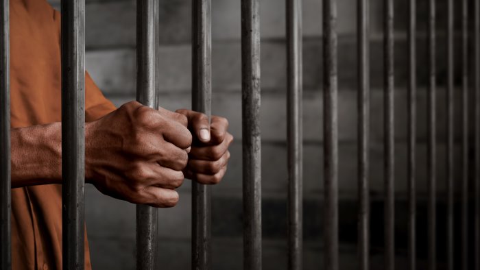 dramma nel carcere di lauro detenuta beve candeggina e rischia di morire