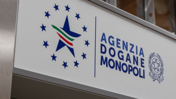 gragnano scoperto bar con videoslot illegali sequestrate 4 macchinette