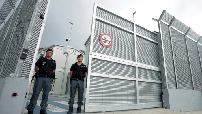 la corte ue boccia la designazione italiana di paesi sicuri per l albania