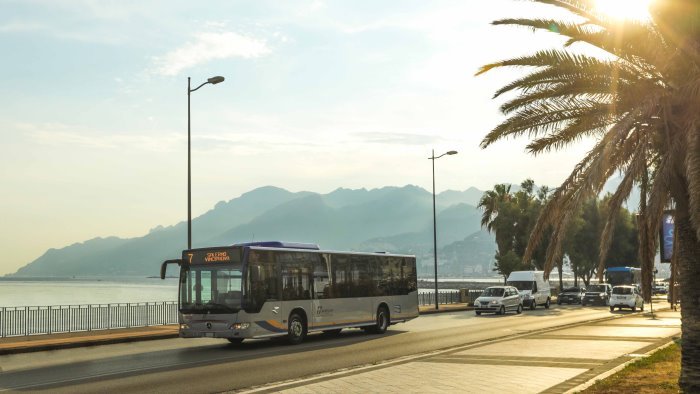 ferragosto a salerno gli autobus non si fermano
