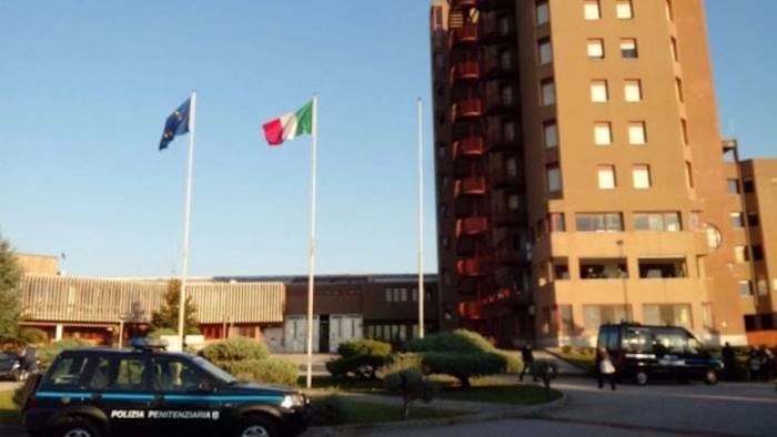 carcere carenza personale straordinari e mancanza fondi tuonano i sindacati