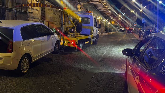 napoli stretta sui motorini fuorilegge rimozione forzata per 25 scooter