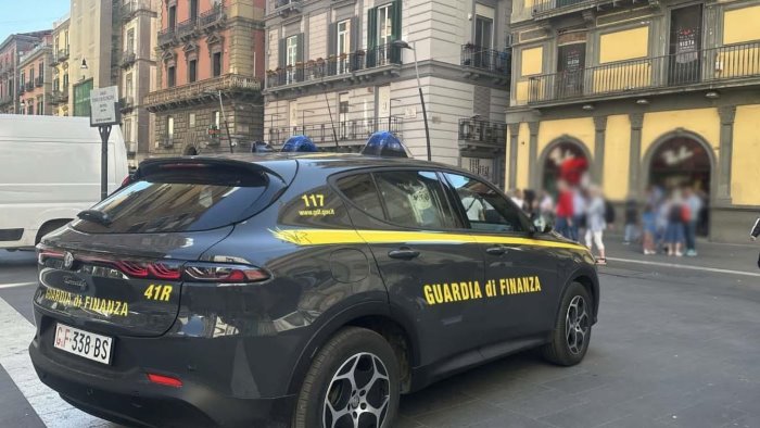 tenta di scippare un rolex da 35mila euro arrestato un 16enne