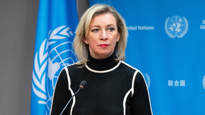 guerra in ucraina la russia accusa dall europa un volantino nazista