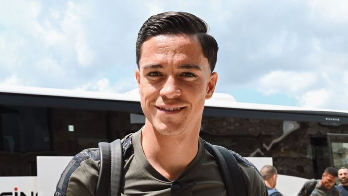 mercato napoli raspadori vola in spagna domani visite mediche e firma