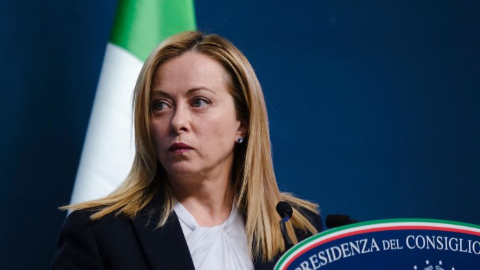 l estate della politica silenziosa un maxi piano con 9 300 assunzioni