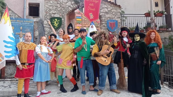 colliano si trasforma in un borgo della favole