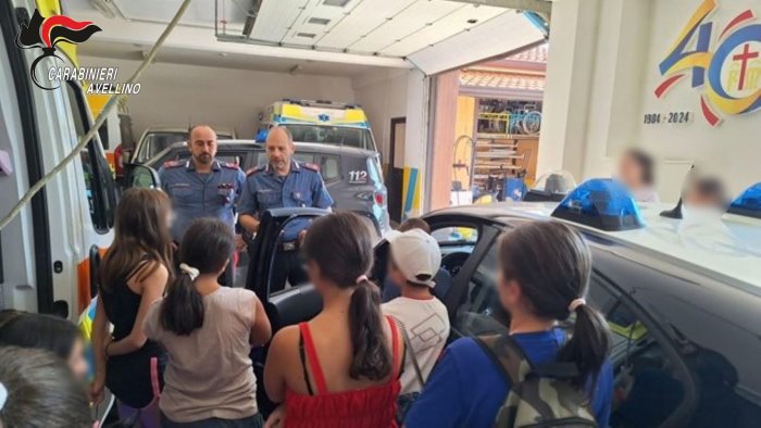 i carabinieri incontrano i ragazzi nel campo scuola di montella siete il futuro