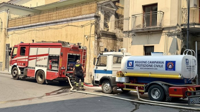 castel san giorgio fiamme a ridosso del centro abitato case evacuate
