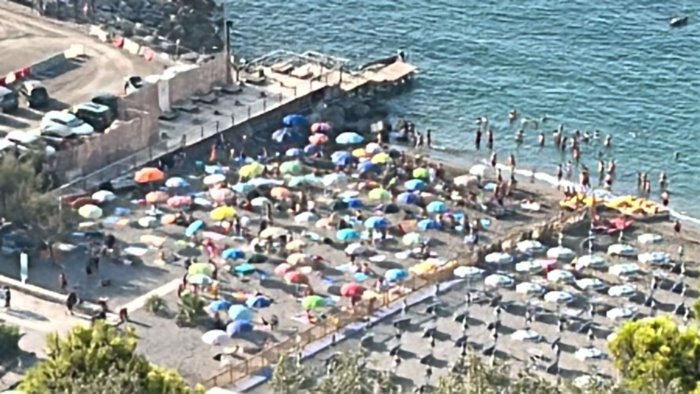 vietri sul mare blitz in spiaggia il plauso del sindaco de simone