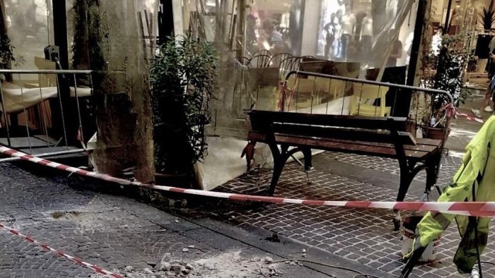 vomero continua la telenovela della panchina ballerina