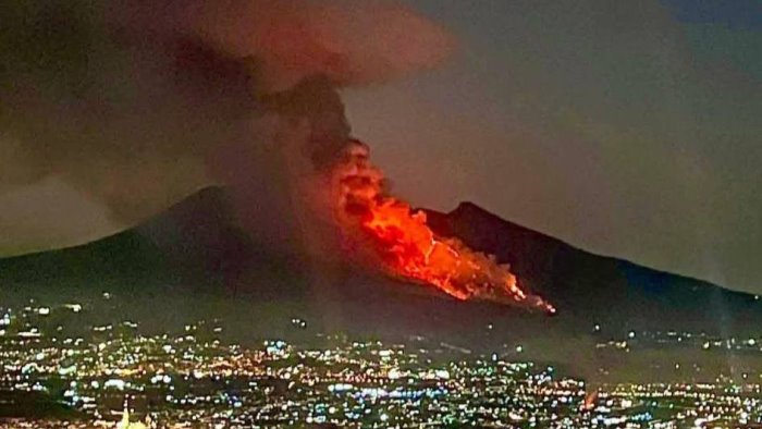 roghi sul vesuvio citta metropolitana finalmente uno spiraglio