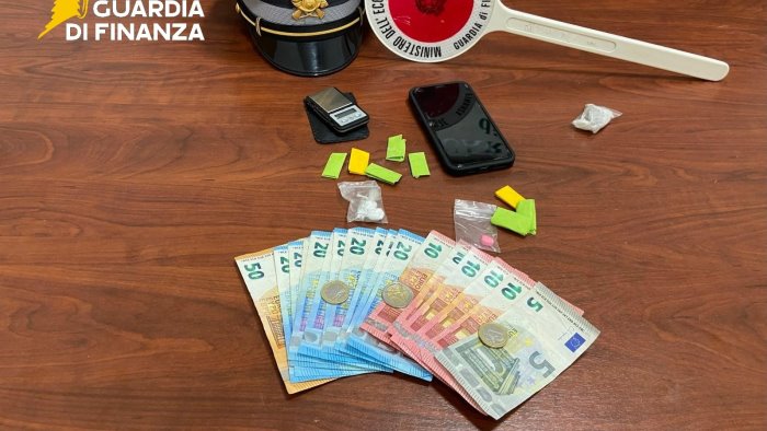 benevento sequestri di hashish marijuana ketamina ed ecstasy