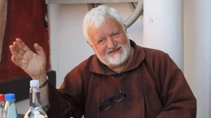 salernitana gli ultras granata ricordano padre fedele mano tesa agli ultimi