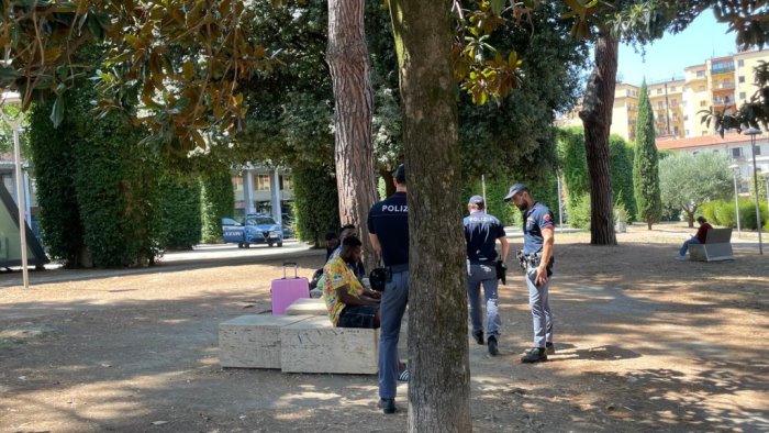 piazza kennedy linea dura del commissario stop ad alcol e assembramenti