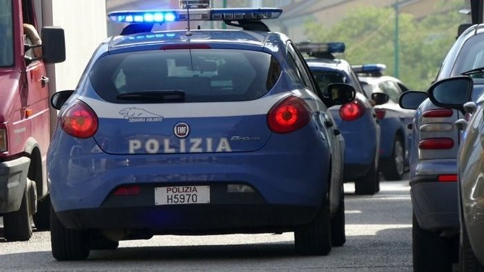 perquisizioni nel quartiere pianura a napoli blitz con 75 operatori in campo