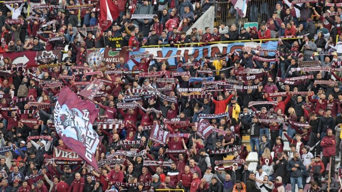 salernitana federtifosi al fianco del ccsc contro il divieto di trasferta