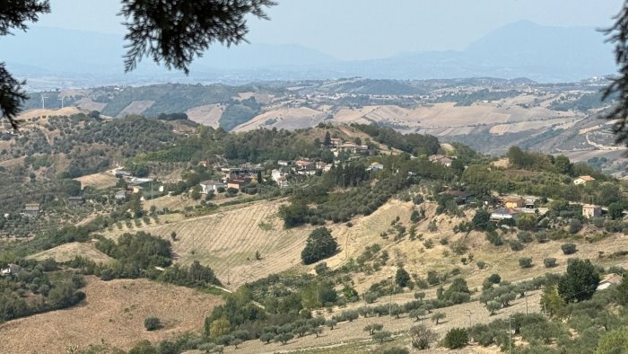 da tre giorni siamo senz acqua e terzo mondo qui giu che bel ferragosto