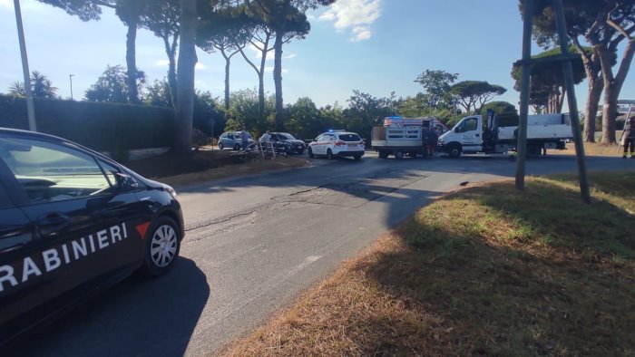 tragedia notturna al circeo tre giovanissimi travolti da un auto pirata muore