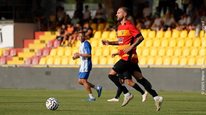 benevento i numeri di maglia a scognamillo il 14 della scalata col catanzaro