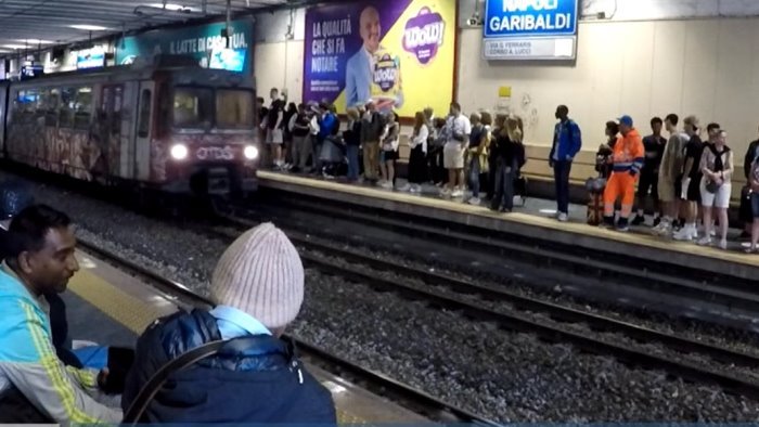 napoli disagi su due linee della circumvesuviana per problemi tecnici
