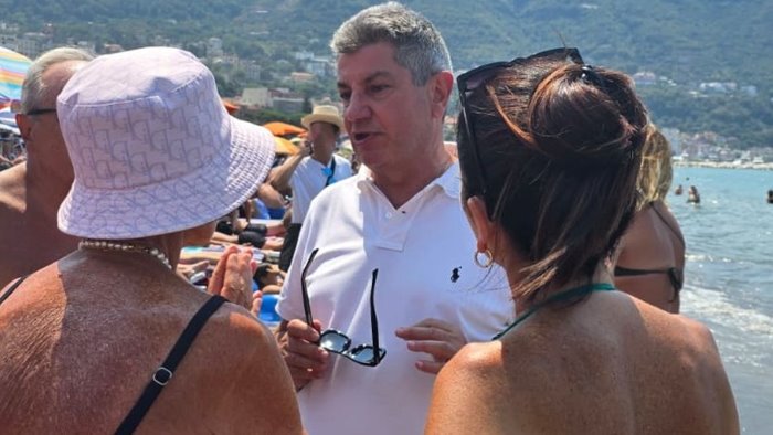 ferragosto a castellammare bilancio positivo tra mare libero e inclusione