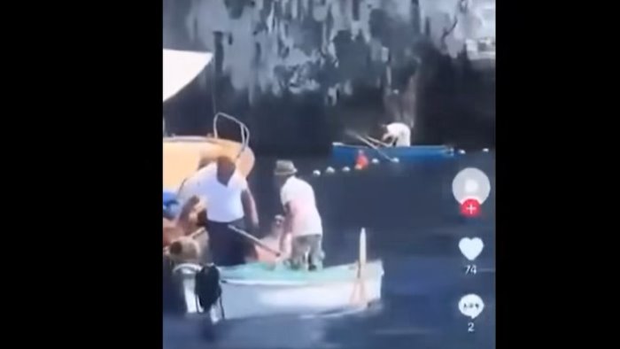 ancora una lite tra barcaioli a capri la denuncia di borrelli