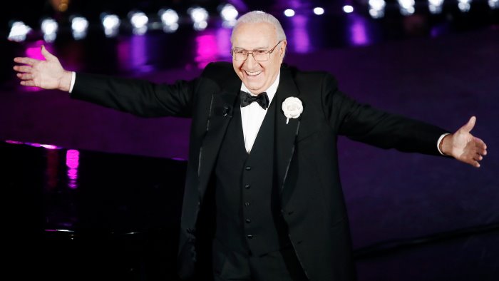 addio a pippo baudo folla e lacrime nel suo teatro delle vittorie