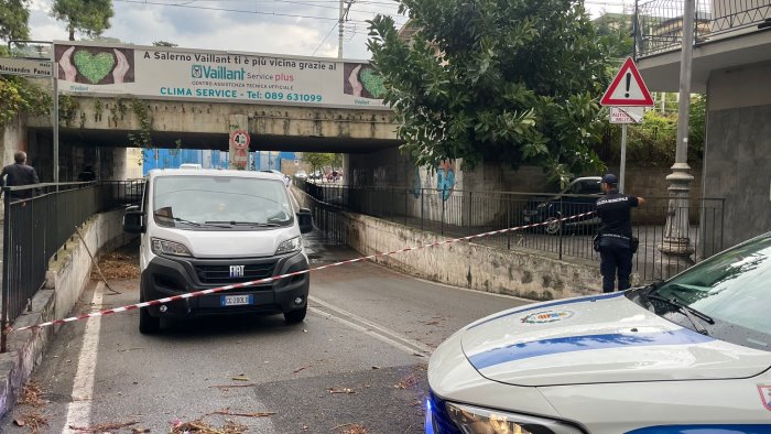 violento acquazzone su salerno chiuso il sottopasso a torrione