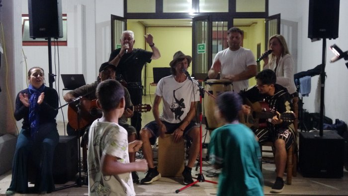 emozionante congedo dei bambini saharawi ad ariano grande solidarieta