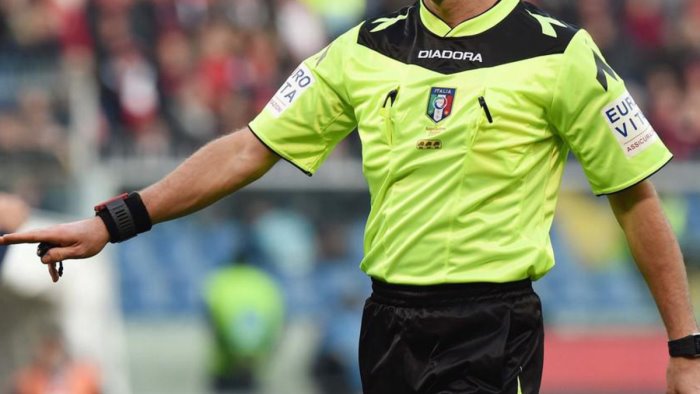 crotone benevento designato l arbitro dell esordio in campionato