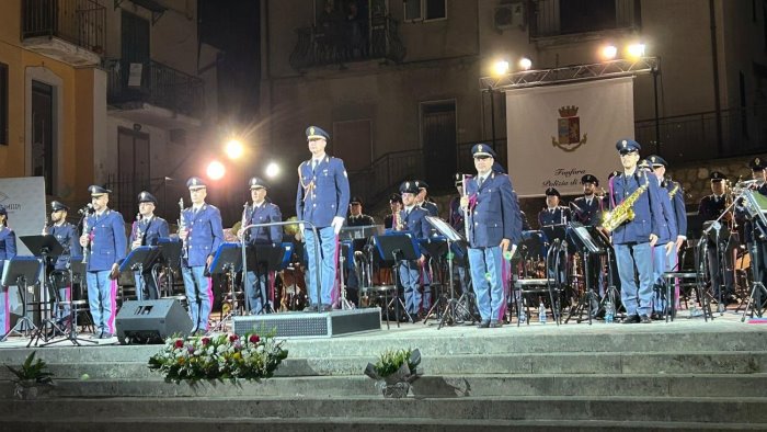 pietrastornina donazione di sangue e concerto della fanfara della polizia