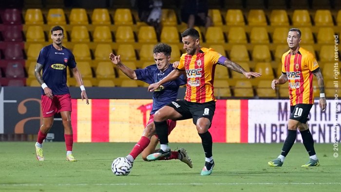 tattiche e uomini giochiamo in anticipo crotone benevento