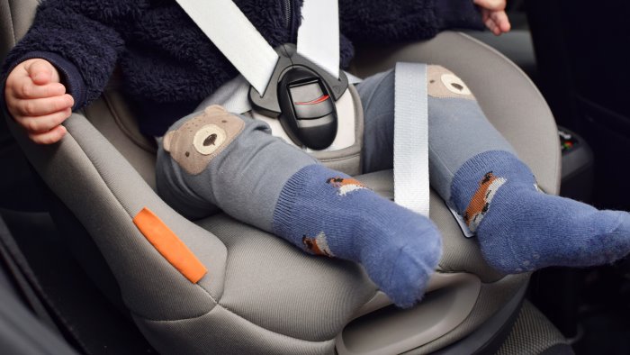 vairano patenora paura per bimbo di 18 mesi bloccato in auto sotto al sole