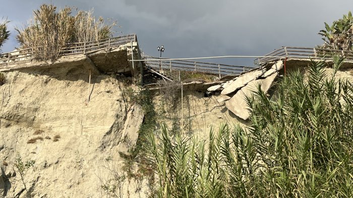 costone pericolante savio diciamo basta al disastro a cava dell isola