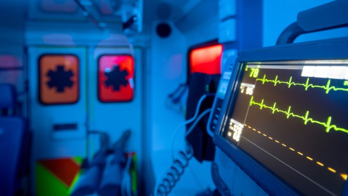 operaio resta incastrato in un macchinario 4 dita tranciate