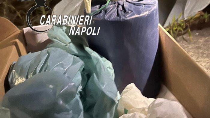 un ordigno e oltre mezzo chilo di droga arrestato