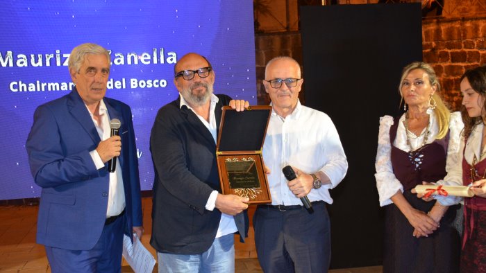 al compianto sindaco pietrantonio a cerulo e ilario il premio radici