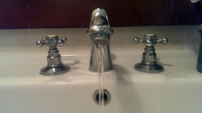 crisi idrica decine di comuni senz acqua a montella 4 notti di stop