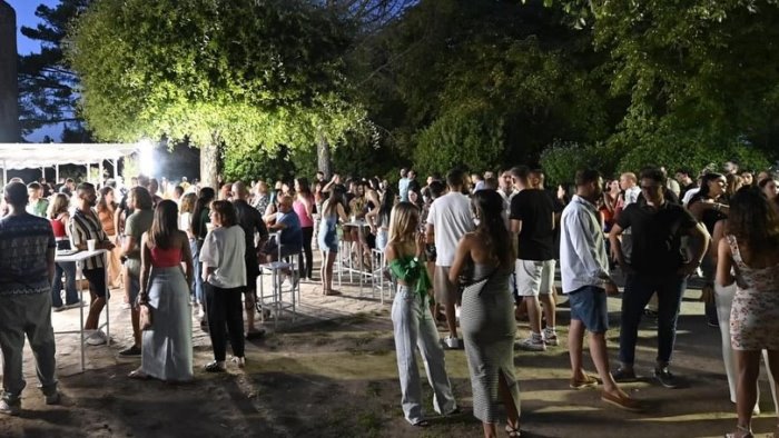 l estate arianese e anche solidarieta in villa comunale raccolta di indumenti