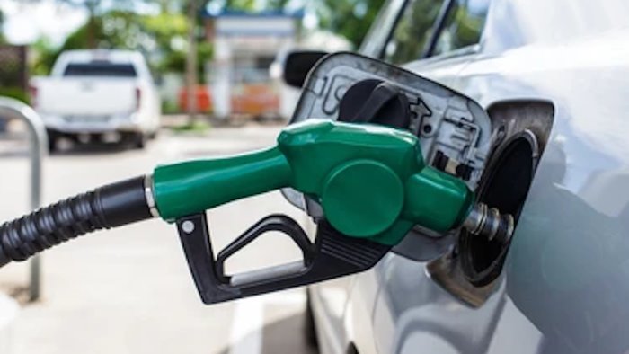 diesel e benzina che salasso in 5 anni il pieno costa fino al 30 in piu