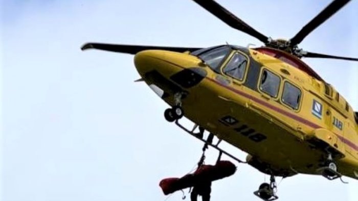 capaccio paestum scontro scooter trattore ferito gravemente un 18enne