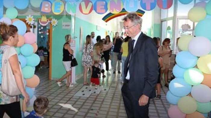 assunzioni scuole a napoli la soddisfazione del sindaco manfredi