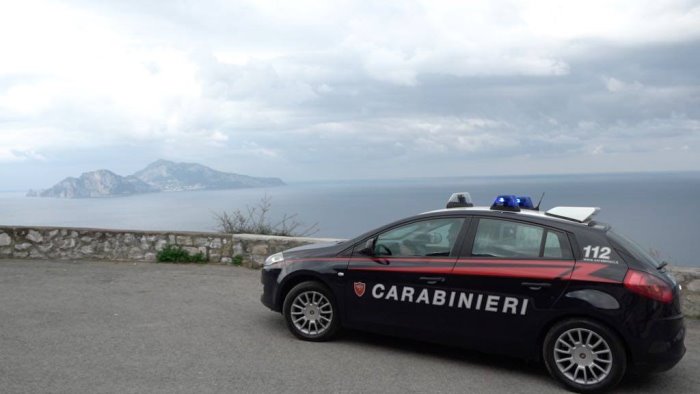 sfruttamento del lavoro carabinieri denunciano e sanzionano imprenditore