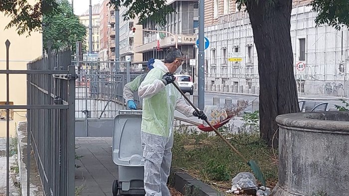 decoro urbano a napoli ripulita l area attorno alla chiesa di porto salvo