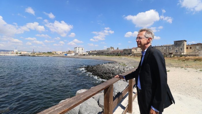 nuovo accesso pedonale sulla spiaggia manfredi san giovanni ritrova il mare