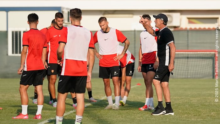 benevento oggi seduta a rocca di neto mercoledi all imbriani a porte aperte