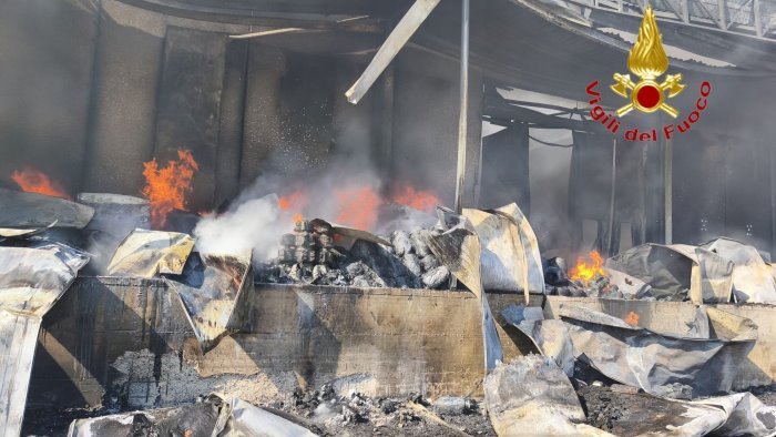 incendio caseificio a battipaglia visconti asi solidarieta alla giffoniello