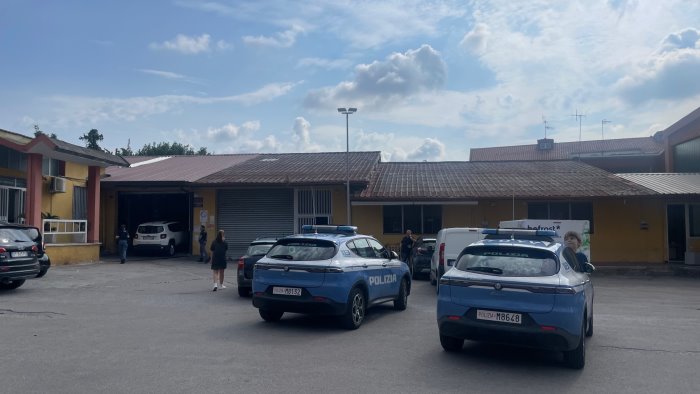 salerno furto in un deposito di abbigliamento bottino da migliaia di euro